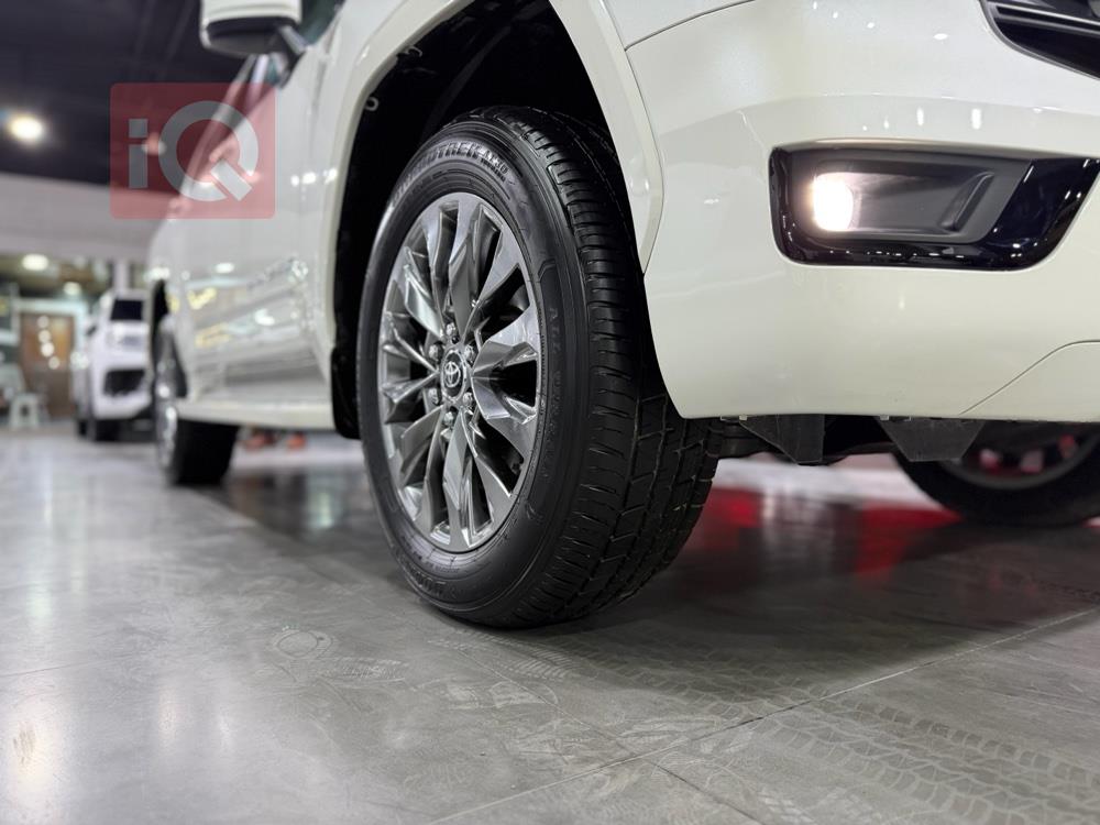 تۆیۆتا لاند کروزەر